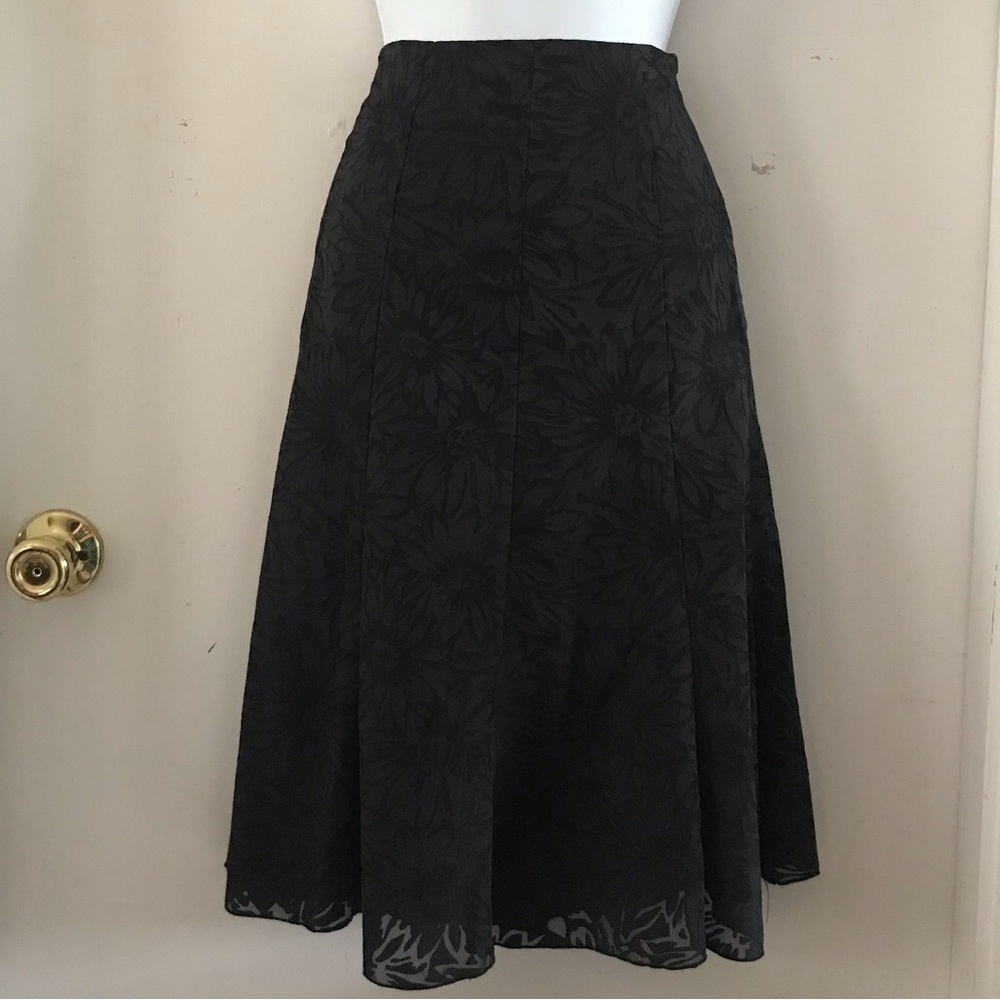 First Option Skirt - Picture 3 of 11